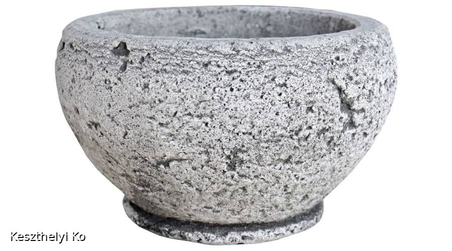 kö virágtartók,beton virágtartók,kaspó,balkonláda,virágláda,virágtartó,kaspó